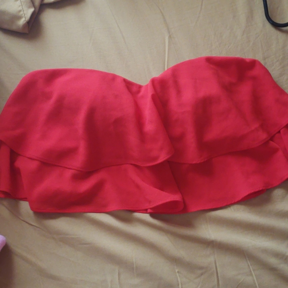 Flowy strapless crop top